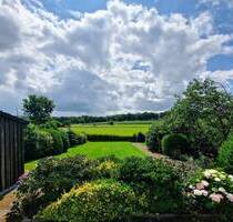 Blick ins Grüne - Einfamilienhaus mit Garage und schönem Grundstück in guter Lage - Ostrohe
