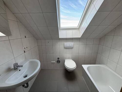 Wannenbad mit Fenster - 