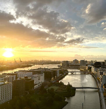 Skyline im Sonnenuntergang - Der schönste Ausblick des Hauses