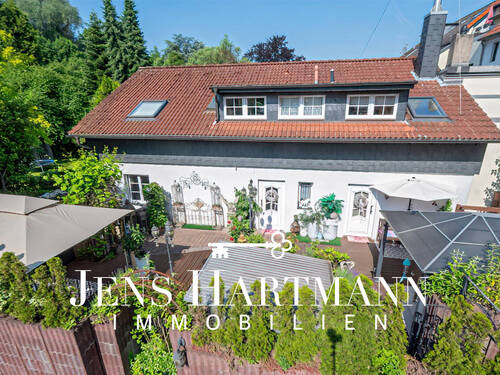 jenshartmann.eu - Essen-Frintrop: Ein-Zweifamilienhaus in zweiter Reihe - ruhig, privat und modern