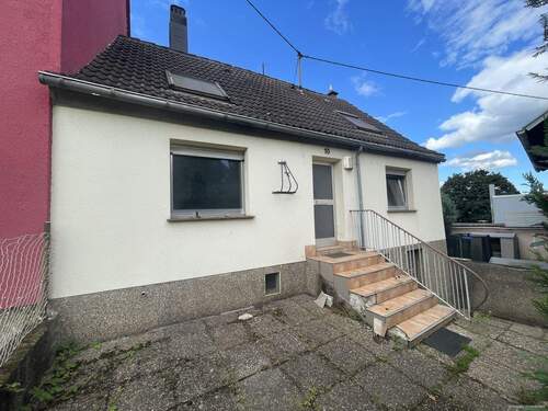 Titelbild - Handwerker aufgepasst ! Einfamilienhaus mit Potenzial in VK Wehrden