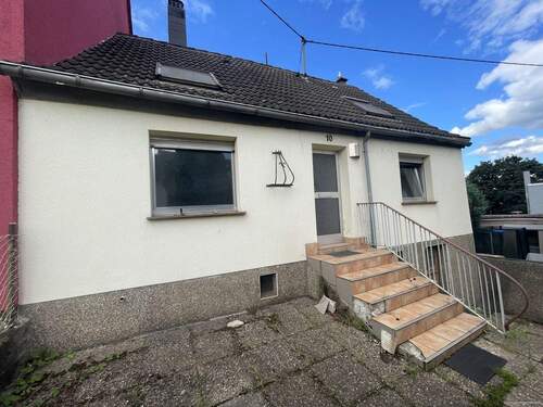 Hausfront - 4 Zimmer Einfamilienhaus zum Kaufen in Völklingen / Wehrden (Saar)