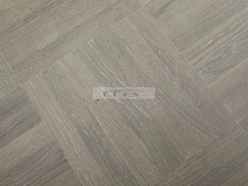 Parkettboden Eiche , weiß geölt und mit kratzfestem 2-Komponentenlack versiegelt in der gesamten Wohnung (außer Badezimmer und Küche) - 