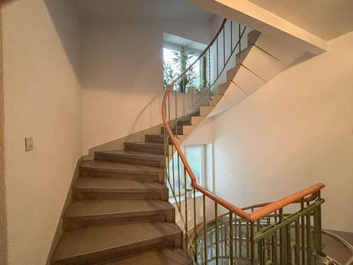 Treppenhaus - 2 Zimmer Etagenwohnung zum Kaufen in Mannheim