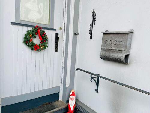 Eingangstür zur Erdgeschosswohnung - 