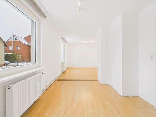 Wohnzimmer EG - Mehrfamilienhaus, Wohnhaus mit 150,00 m&sup2; in Laatzen zum Kaufen