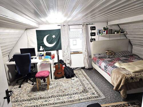 Zimmer im Dachgeschoss - 