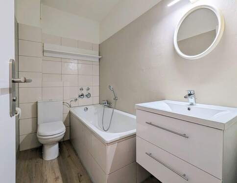 Bad - 1 Zimmer Etagenwohnung in Langen