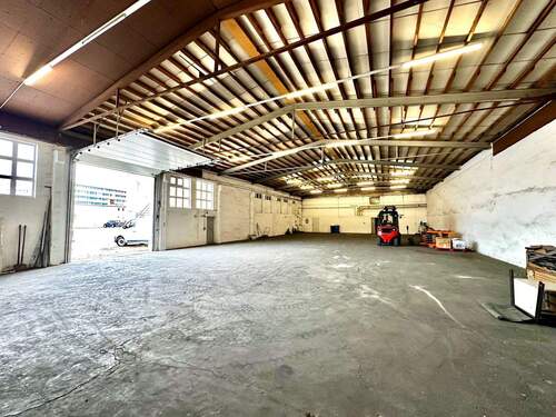 ebenerdige Halle, befahrbar - Lagerhalle mit Büro + Stellplätze an Süd-West-Tangente