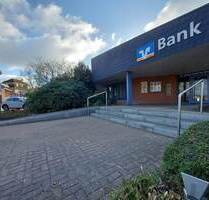 Gut durchdachtes, ehemaliges Bankgebäude mit 10 Stellplätzen im Ortsteil Innien - Aukrug