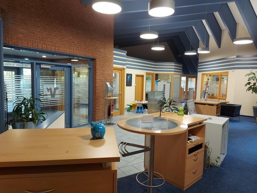 Schalterhalle mit Blick zum Foyer - 