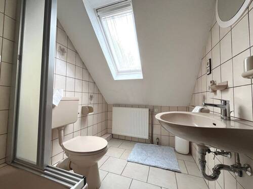 Praktisch ist das Duschbad im Dachgeschoss - 