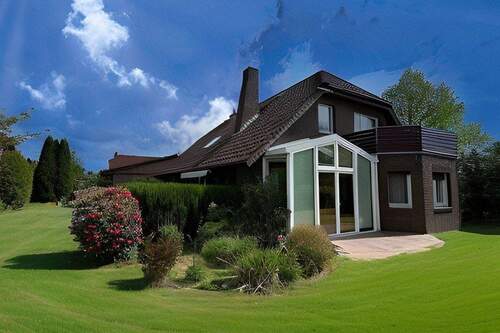 Vor dem Wintergarten lockt die Terrasse an die frische Luft - Ein Ort zum Wohlfühlen - 365.000,00&nbsp;EUR Kaufpreis, ca.&nbsp; 178,40&nbsp;m&sup2;&nbsp;Wohnfl&auml;che