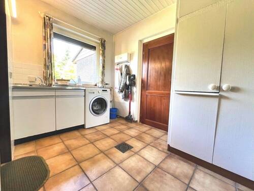 Im Hauswirtschaftsraum ist die Haustechnik untergebracht - 