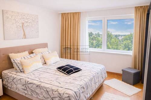 Helles Schlafzimmer mit ruhigem Ausblick - 3 Zimmer Etagenwohnung in Bremen