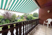 Balkon mit Sonnenmarkise - 