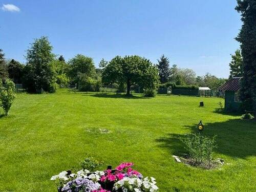 Gepflegter Garten - Grundstück zum Kaufen in Usingen