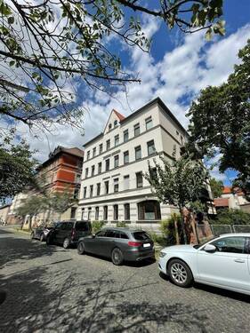 Frontansicht des Mehrfamilienhauses - Leben in der City - Historische 2- Zimmerwohnung in ruhiger Lage mit Uni-Nähe
