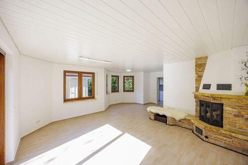 Wohnzimmer im OG - 8 Zimmer Mehrfamilienhaus, Wohnhaus zum Kaufen in Beilstein