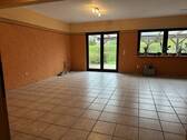 Wohn- und Esszimmer (1).JPG - 