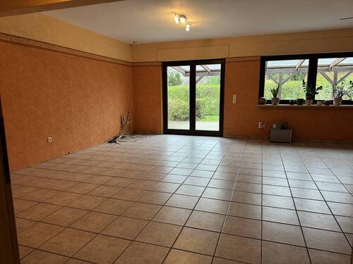 Wohn- und Esszimmer (1).JPG - 