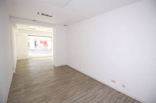 Blick über die Ladenfläche von hinten zur Schaufensterfläche - Büro zur Miete in Gifhorn