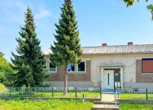 Anblick von der Straße - ...in Arneburg an der Elbe - 76.000,00 EUR Kaufpreis, ca.  78,00 m² Wohnfläche