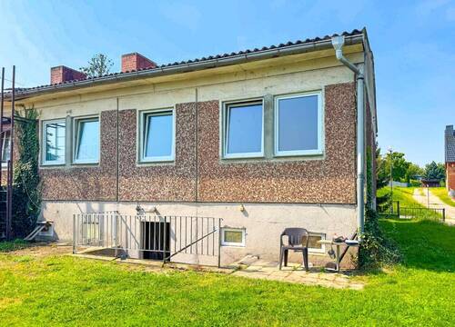 ...auch vom Hof bequem ins Haus - 3 Zimmer Mehrfamilienhaus, Wohnhaus in Arneburg