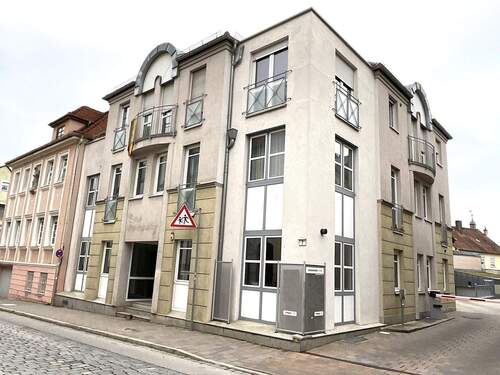 Hausansicht - KS an CS, MB 16.12.25, umgeschlüsselt 20.11.25, Großzügige 2-Zimmer-Wohnung in Ansbach