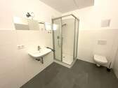 Bad mit Dusche - 
