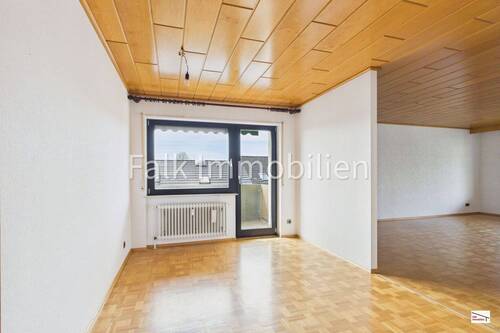 Essbereich mit Zugang Balkon - 4 Zimmer Etagenwohnung in Ladenburg