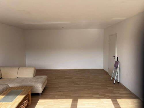 Wohnzimmer Blick rein - 2 Zimmer Etagenwohnung zum Kaufen in Bingen