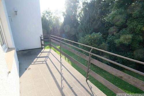 Balkon nach Westen mit grünem Ausblick EG - 