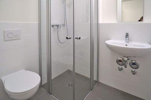 Bad - Etagenwohnung mit 25,30 m&sup2; in Dresden zur Miete