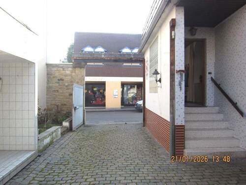 Hofeinfahrt, Eingang.JPG - Doppelhaushälfte mit 143,00 m&sup2; in Freinsheim zum Kaufen