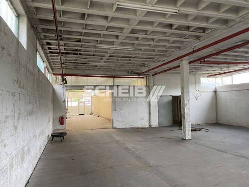 massiver Betonboden - großzügige Lagerfläche - flexibel nutzbar