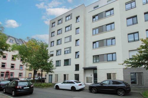 Außenansicht - Familienfreundliche & moderne 5-Zimmer-Wohnung mit Terrasse und Balkon im Frankfurter Gallus