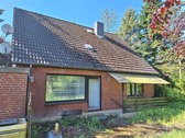 Nordseite mit Zugang zum Keller - 5 Zimmer Einfamilienhaus in Tolk