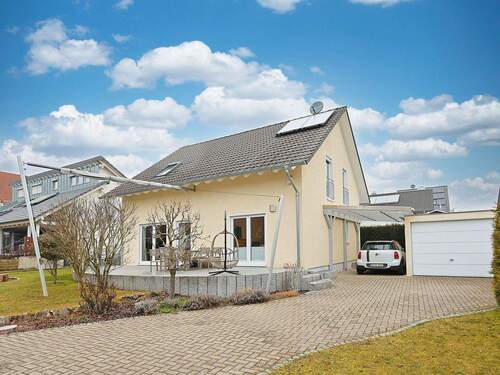 Schönes Haus mit großer Einfahrt und Carport und Garage - Ihr neues Zuhause- Energieeffizientes Einfamilienhaus mit großem Grundstück und Sauna