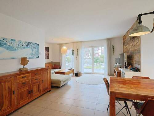 Lichtdurchfluteter Wohn- und Essbereich mit Zugang zur Terrasse - 7 Zimmer Einfamilienhaus zum Kaufen in Gäufelden