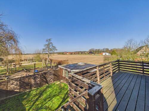 CAM04911G0-PR0054-STILL012 - 