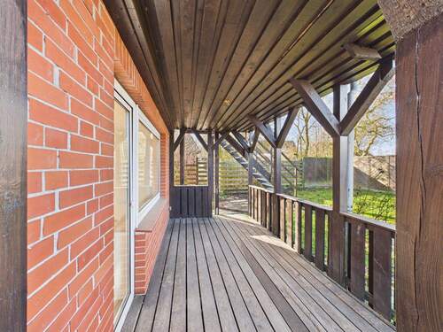 CAM04911G0-PR0054-STILL009 - 