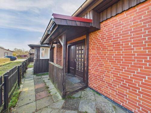 CAM04911G0-PR0054-STILL008 - 