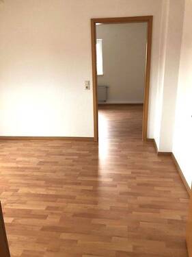 Wohnzimmer mit Blick zum Schlafzimmer - Etagenwohnung mit 40,00 m² in Bannewitz zur Miete
