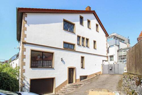 02 Einfahrt - 1 Zimmer Mehrfamilienhaus, Wohnhaus zum Kaufen in Brakel