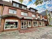 Große Fenster gliedern die Fassade - 1 Zimmer Mehrfamilienhaus, Wohnhaus in Wilhelmshaven