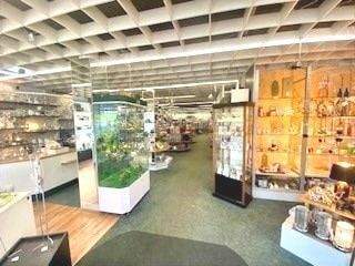 Großzügig und hell präsentiert sich die Gewerbefläche - 