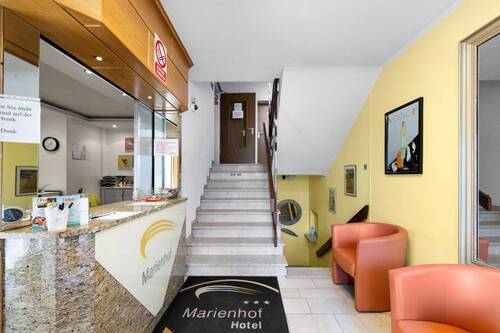 Empfangshalle - 2 Zimmer Hotel, Pension, Gasthof in Neuss