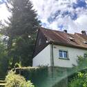 Ansicht mit Carport. - 