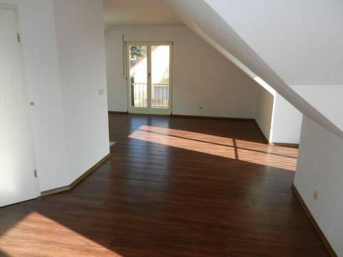 Wohn-Schlafbereich - 1 Zimmer Etagenwohnung in Freital